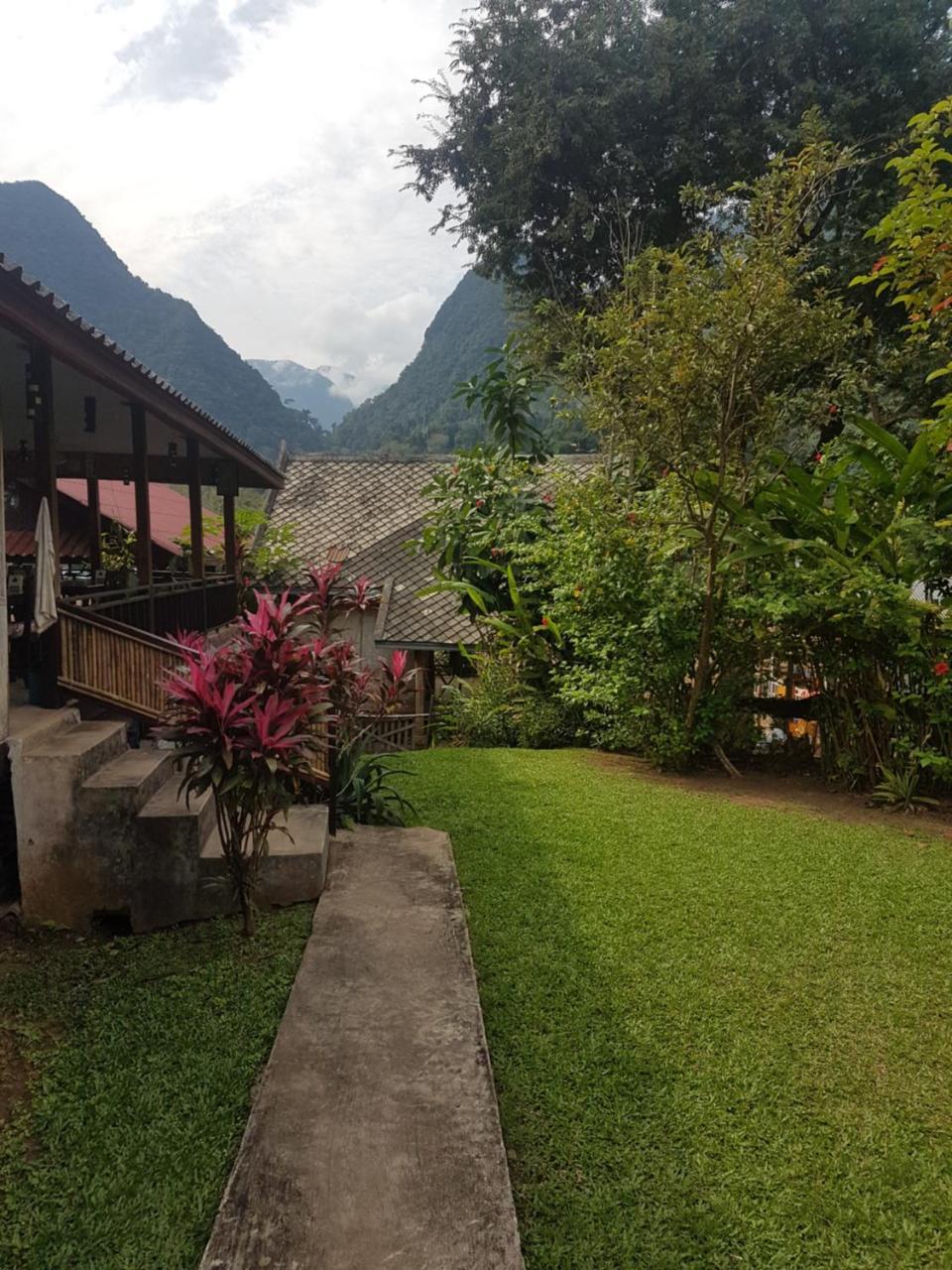 Lattanavongsa Guesthouse Muang Ngoi Eksteriør bilde